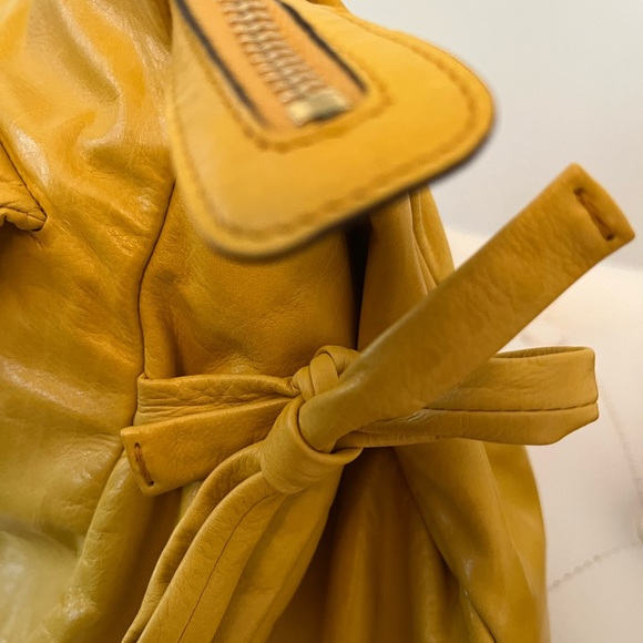 Bright yellow leather bag - Picture 7 of 12